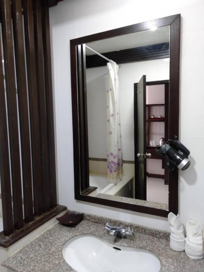 Grand Phranakhon Hotel 大城 外观 照片